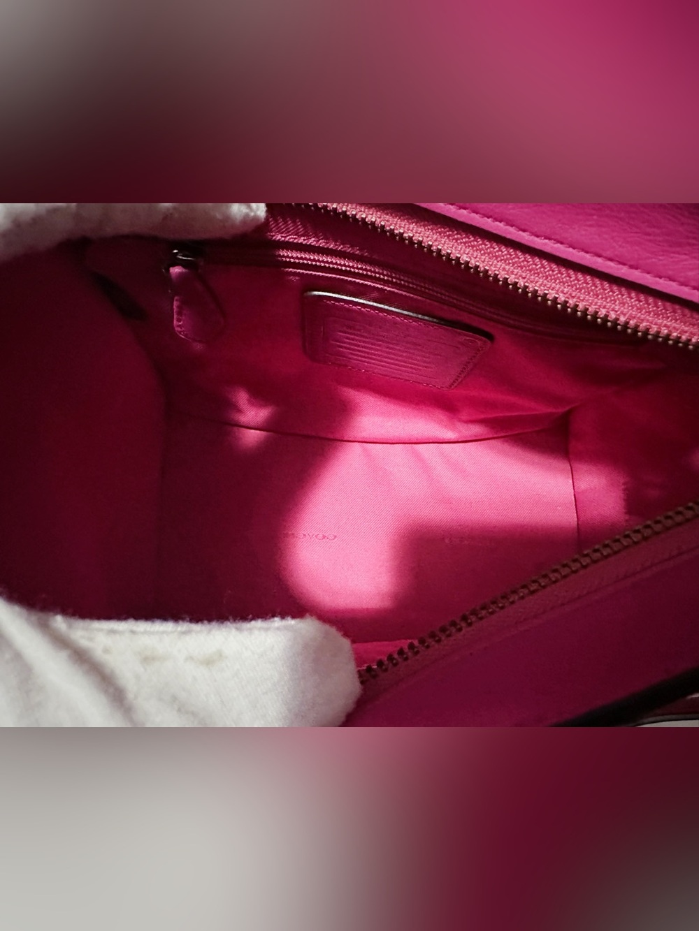 Rare Coach shoulder Bag Hot Pink Leather Tote bag Crossbody bag with Heart Charm - Picture 13 of 17